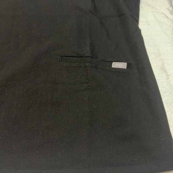 Figs scrub top black size large technical collection - Picture 2 of 4